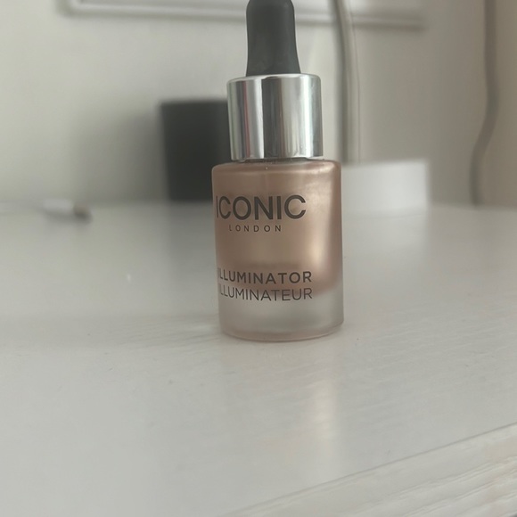 Iconic London illuminator highlighter - Picture 2 of 3
